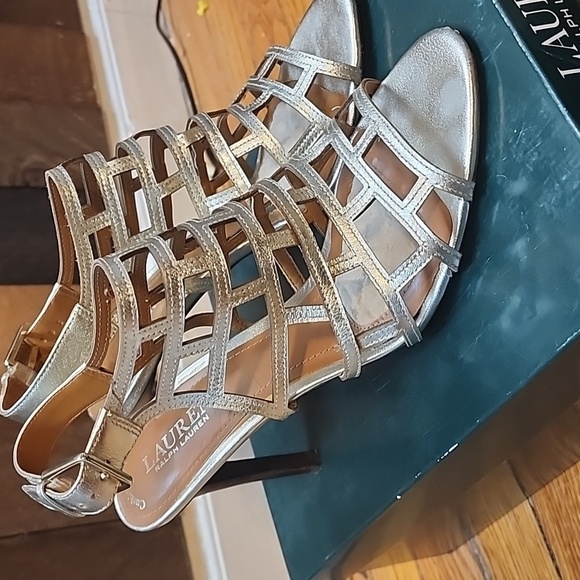 Ralph Lauren metallic strapy sandals.  Size 9 - Picture 9 of 9
